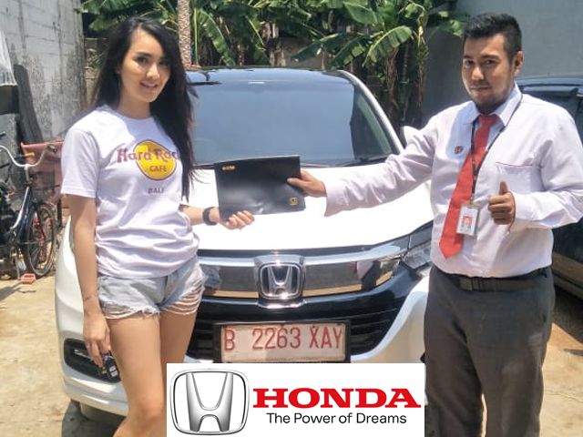 Foto Delivery Unit Mobil Honda kepada Konsumen Terbaik di Jabodetabek